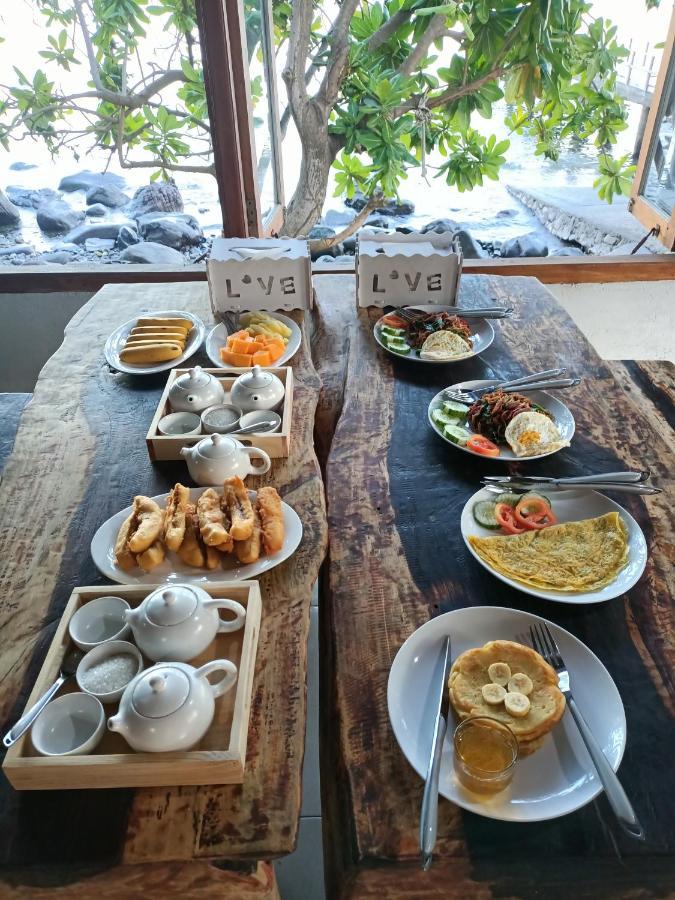 Cassabonelly Hotel Maumere Buitenkant foto