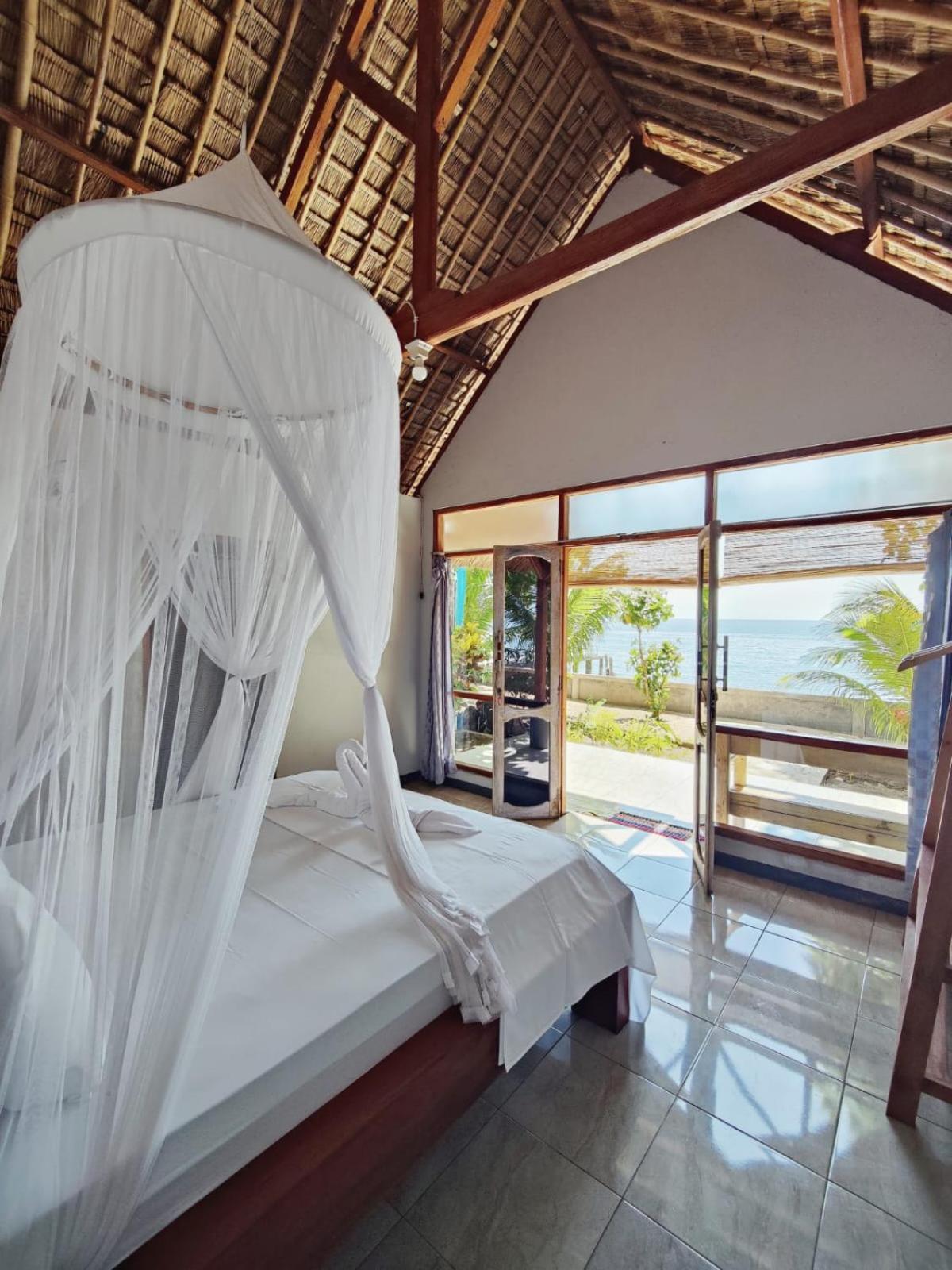 Cassabonelly Hotel Maumere Buitenkant foto